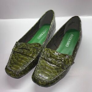 Andiamo Olive Green Textured Loafers